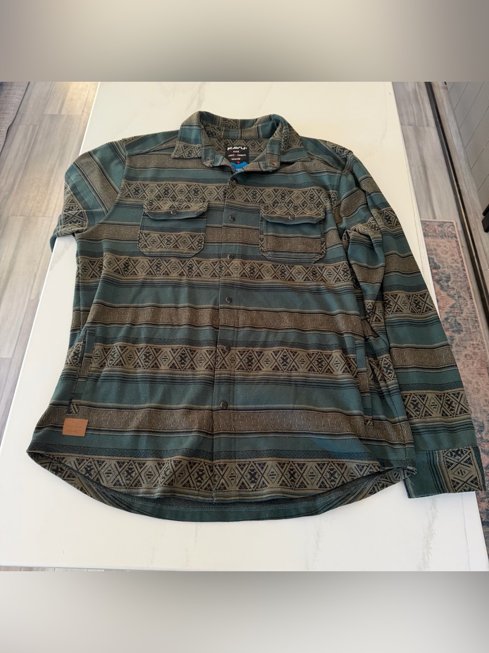 Kavu Men's Aztec Pine Med-Weight Flannel Snap Up Shacket